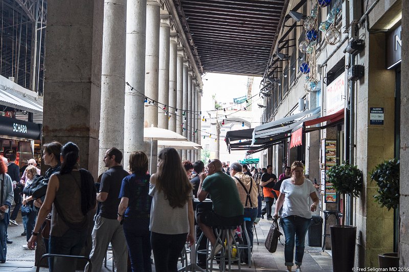20160528_122703 D4S.jpg - Access to  La Boquerra, Barcelona's most popular market
